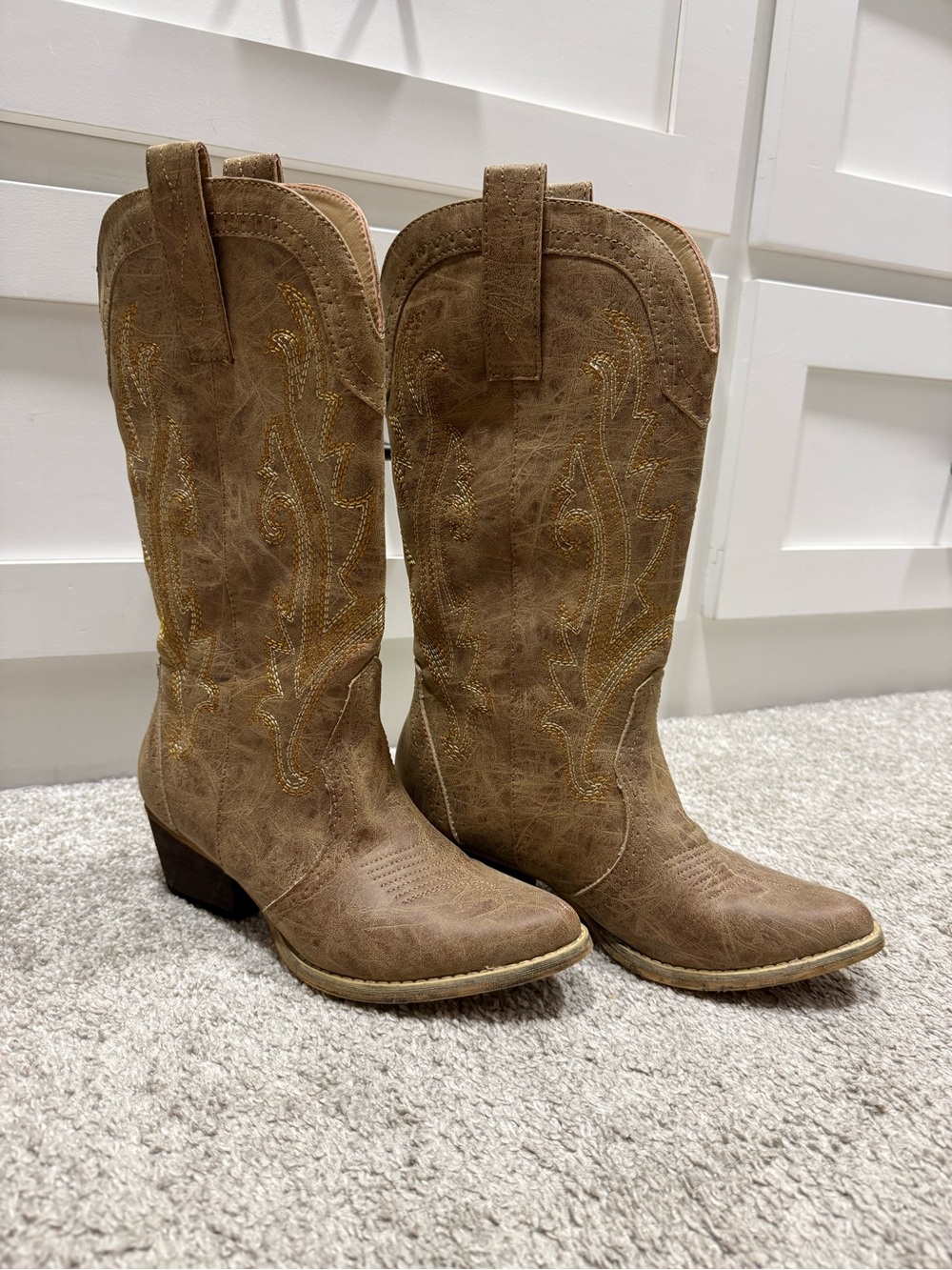 Women’s Tan Western Cowboy Boots - Classic Embroidered Shaft